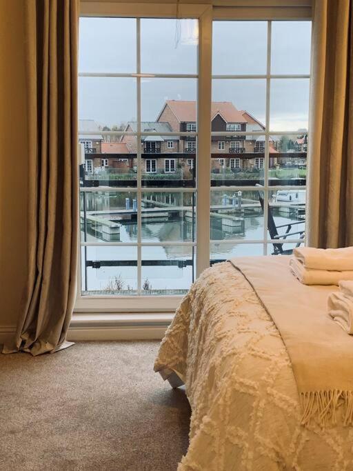 Waterside Townhouse With Balcony And Marina View Daire Skellingthorpe Dış mekan fotoğraf