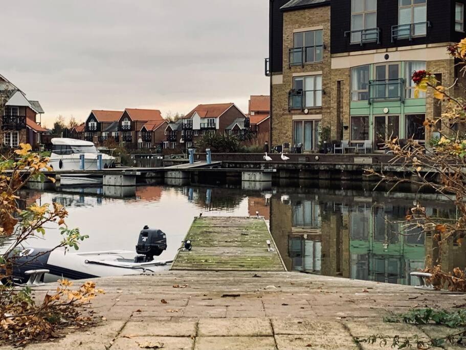 Waterside Townhouse With Balcony And Marina View Daire Skellingthorpe Dış mekan fotoğraf